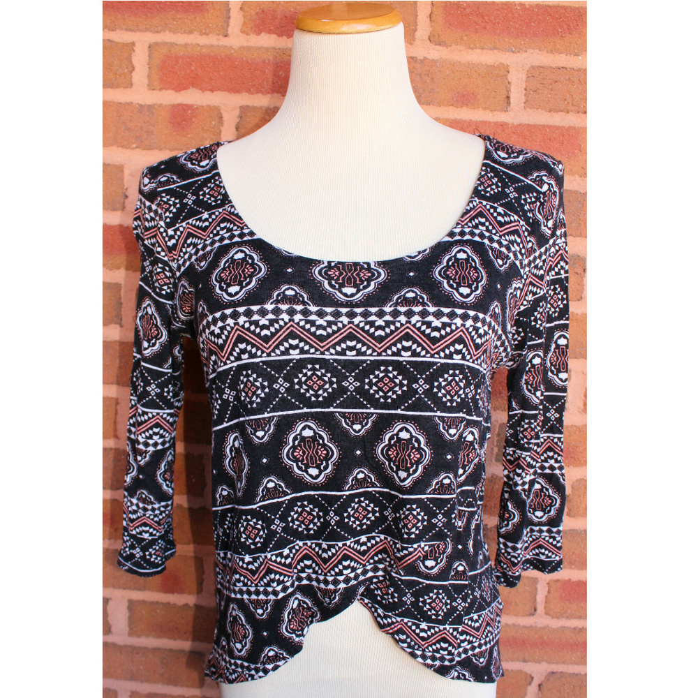 ⭐️CHARLOTTE RUSSE Hi Low Top Shirt Crop sz MEDIUM